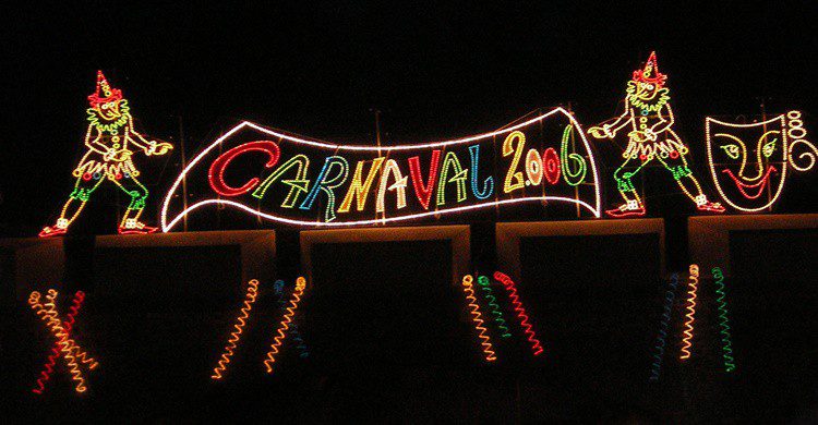 Calle iluminada en Cádiz, en 2006. Javi Vázquez (Flickr)