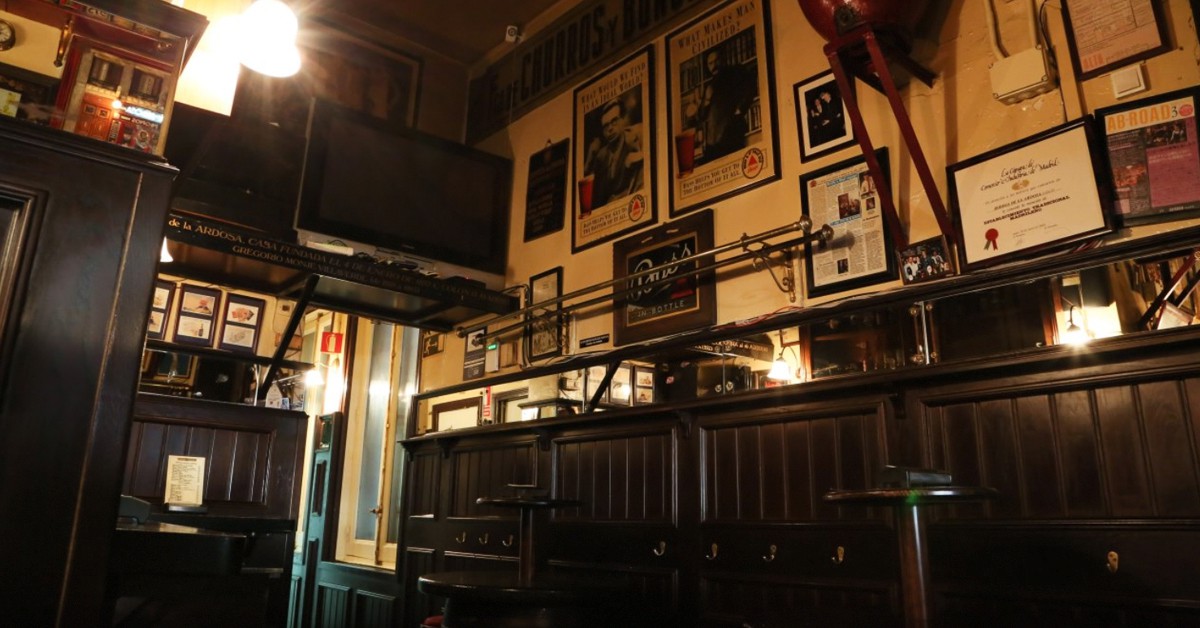 Vista del interior de la Bodega de la Ardosa