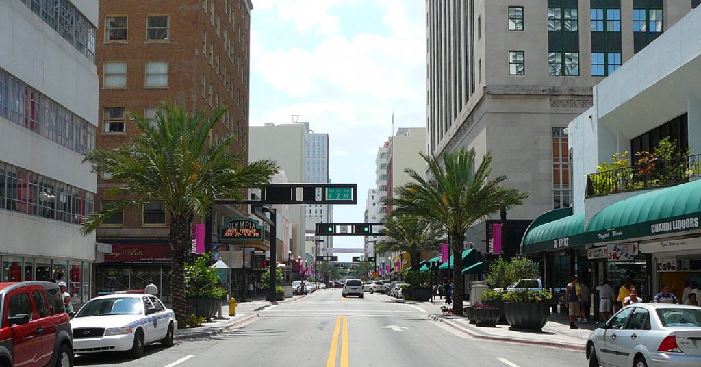 Flagler Street, en Miami (wikimedia.org)