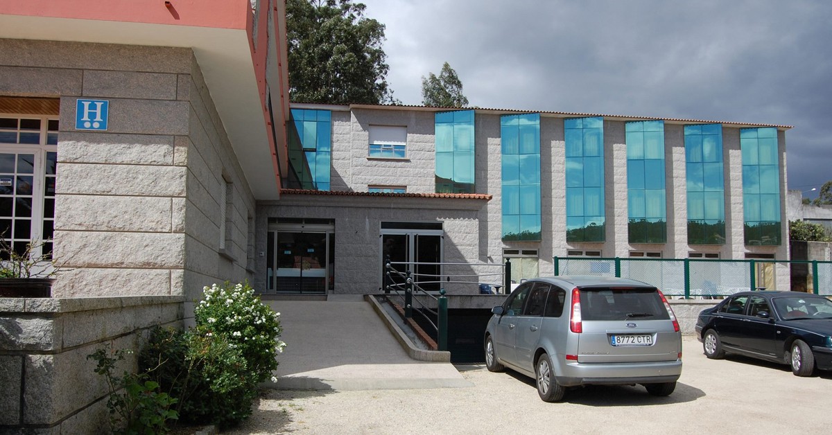 Imagen de la entrada al hotel Galaico 