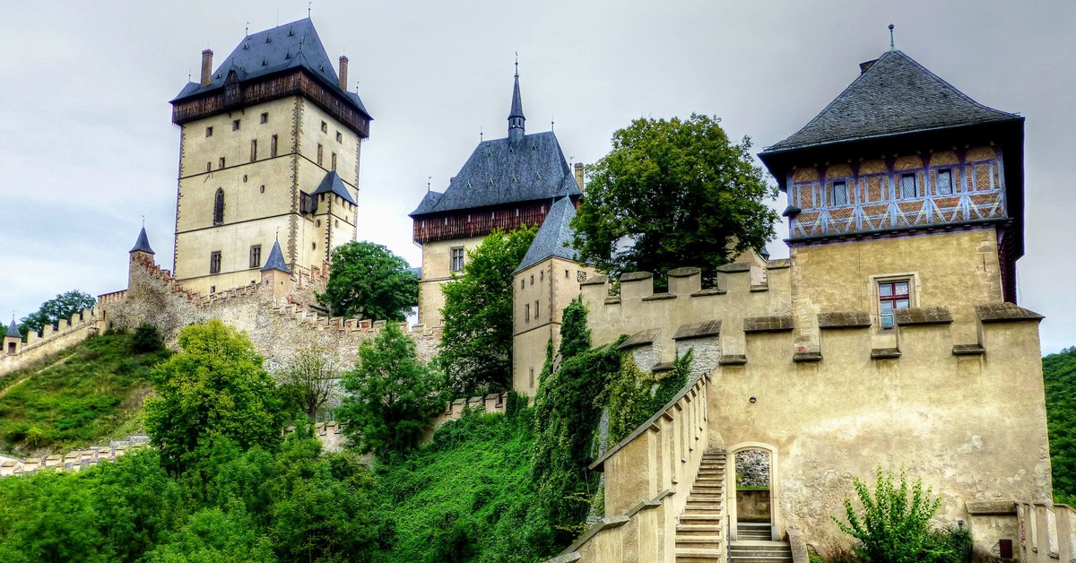 Castillo de Karlštejn (traveltipy.com, Foter)