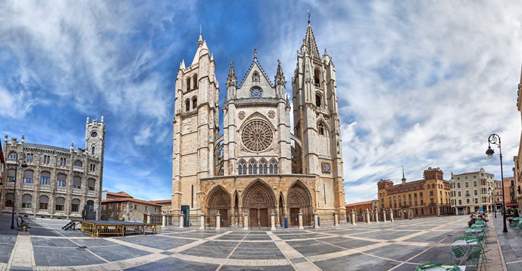 Vista panorámica de la catedral de León. Bbsferrari (iStock)