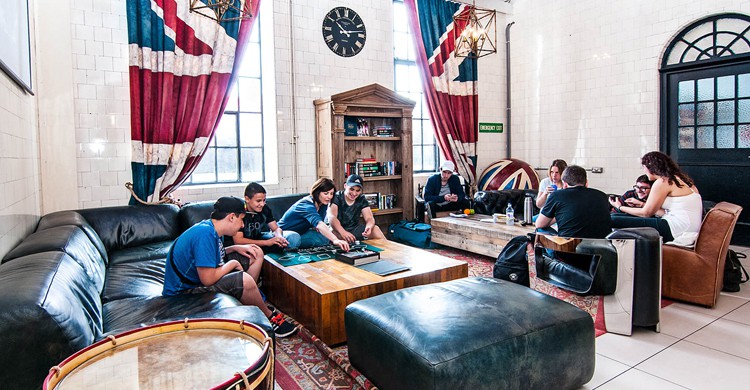 Interior en el hostel Londres Interior social en el hostel
