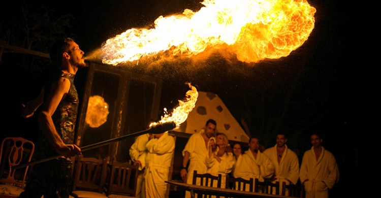 Espectáculo de fuego del restaurante Innato Imagen del espectáculo de fuego del restaurante Innato