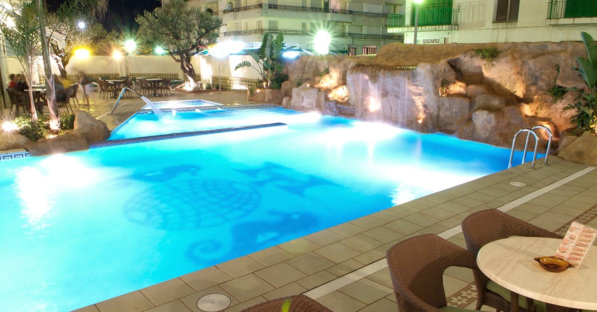 Imagen de las piscinas del hotel Terramar