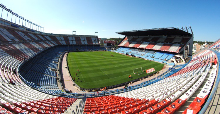 3. Primer estadio en su totalidad de asientos.
