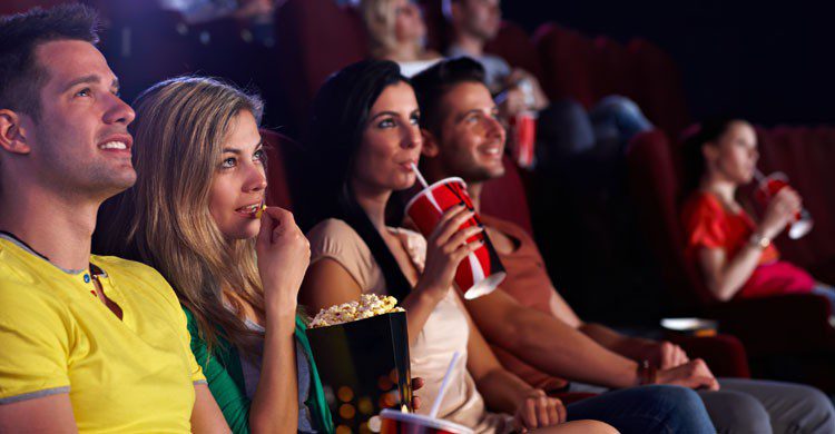 imagen de la sala de cine por la tarde