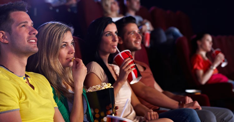 imagen de la sala de cine por la tarde