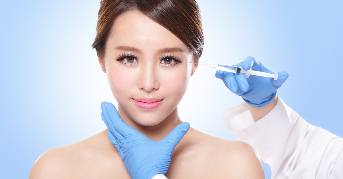 Muchas personales orientales se someten a operaciones de cirugía estética