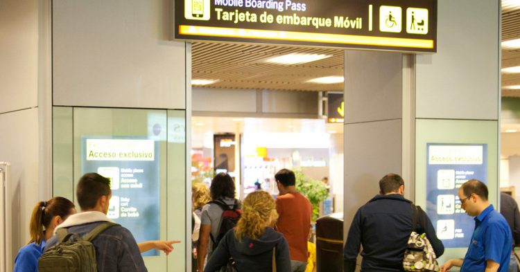 policía internacional (Istock)