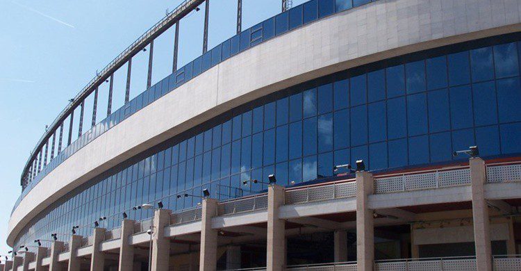 Exteriores del estadio Vicente Calderón. (https://www.atleticodemadrid.com)