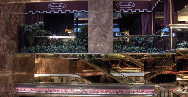 Uno de los bares del interior de la Torre Trump. sam chills (Flickr)