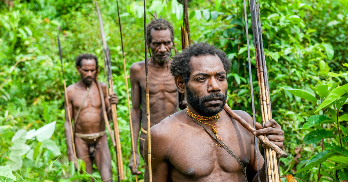 Tribu de los korowai en Papúa Nueva Guinea, Indonesia