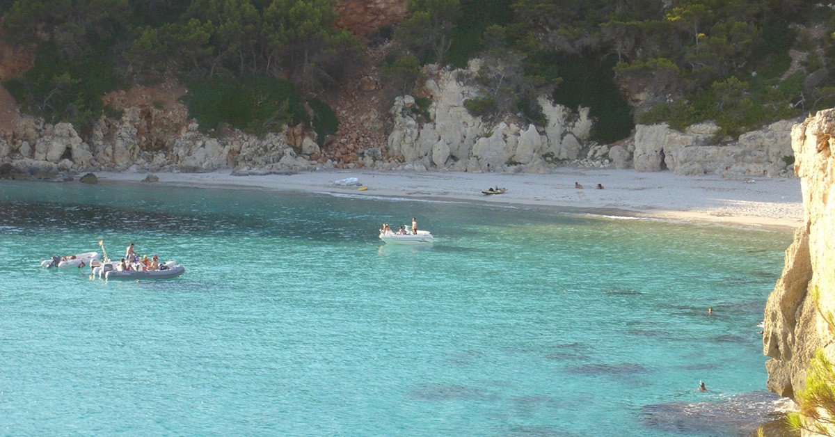 Aguas paradisíacas de la Cala Escorxada, Menorca