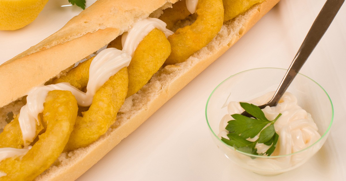 Bocadillo de calamares con alioli