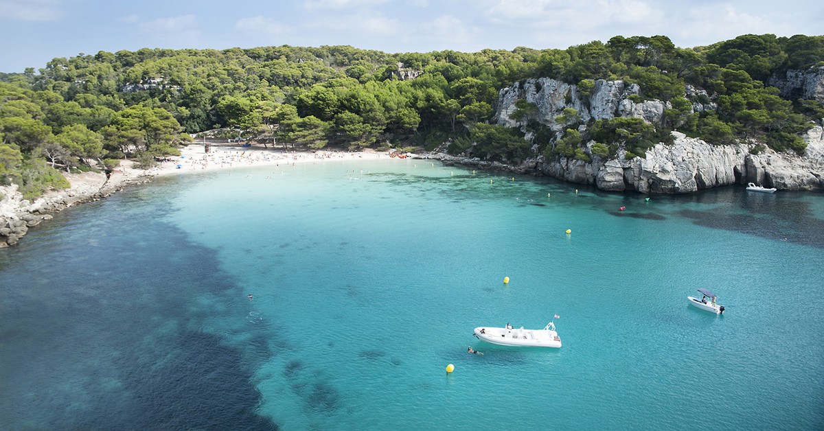 Las aguas turquesas de la cala Macarella, Menorca