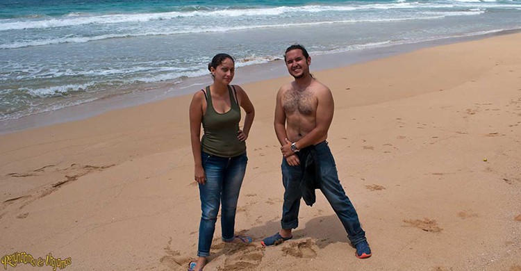 Andrés y Lina posan durante uno de sus viajes