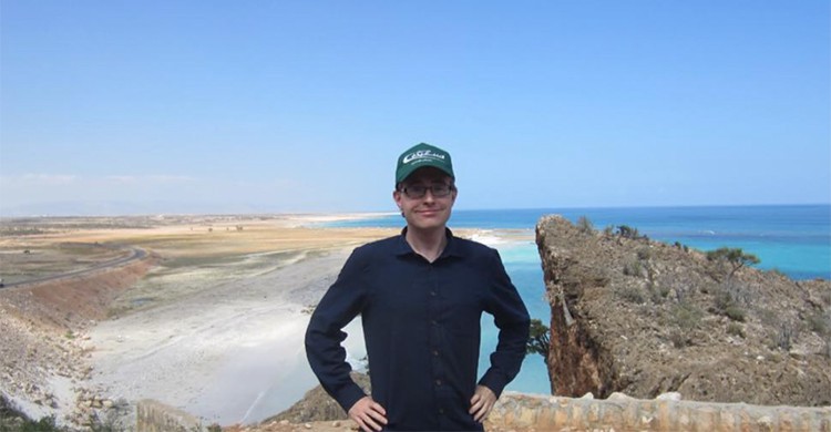 Henrik Jeppesen posando durante uno de sus viajes