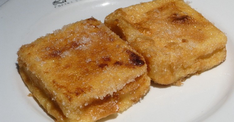 Postre de leche frita