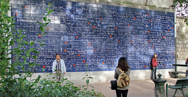 Parejas en el muro je t’aime