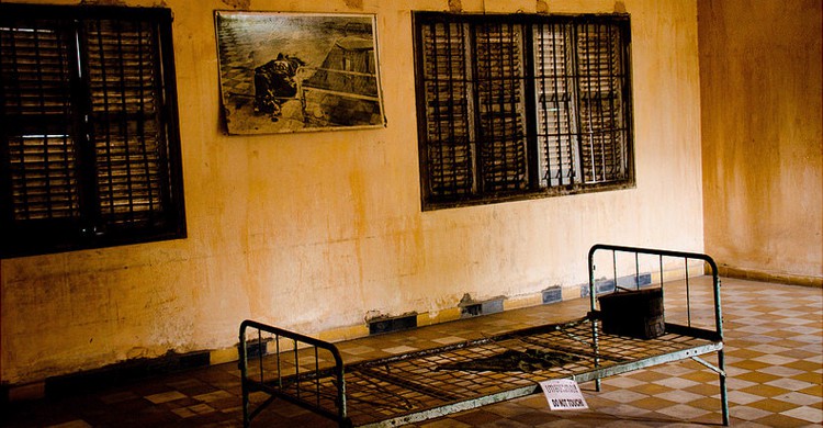Foto de una de las habitaciones de la prisión letal Tuol Sleng