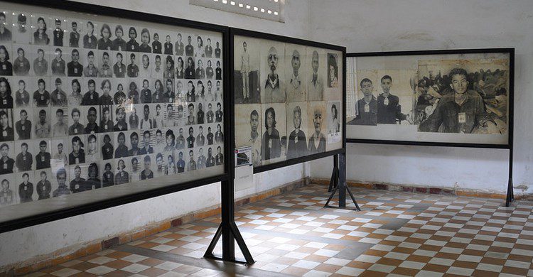 prisión letal Tuol Sleng Foto de la exposición de la prisión letal de Tuol Sleng