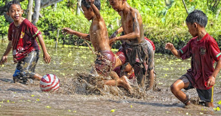 Niños de Indonesia