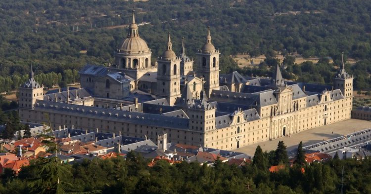 Monasterio del Escorial en verano