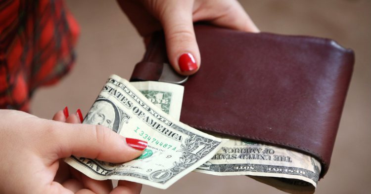 dinero para propinas en un crucero