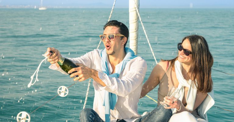 imagen turistas alcohol crucero