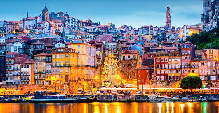 Oporto, al anochecer. SeanPavonePhoto (iStock)
