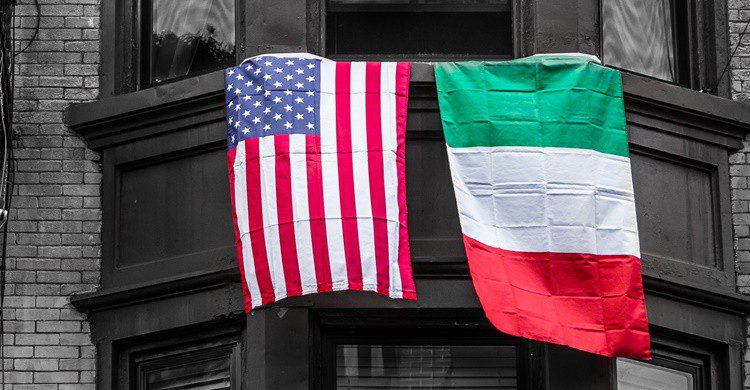 Banderas italiana y estadounidense, juntas. DanHenson1 (iStock)