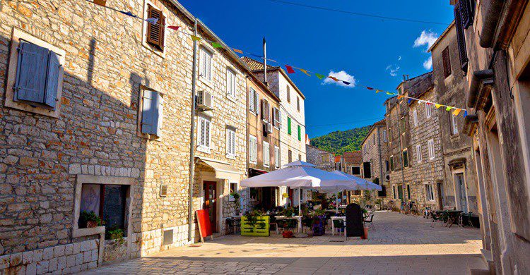 Calle de Stari Grad. Xbrchx (iStock)