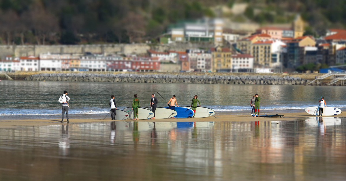 Surf en la playa de San Sebastián