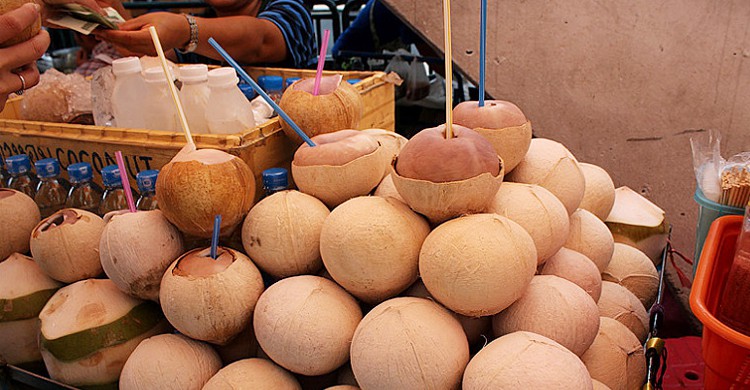 Agua de coco en Bangkok (tofuprod, Foter)