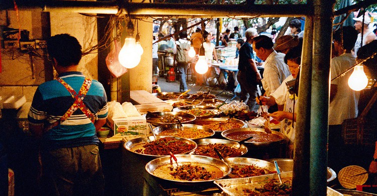 Restaurante callejero en Bangkok (oksidor, Foter)