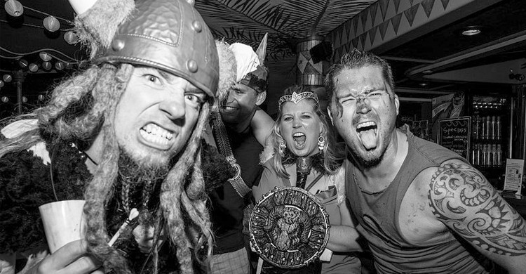 Vikingos en Waikiki (Johnny Silvercloud, Foter)