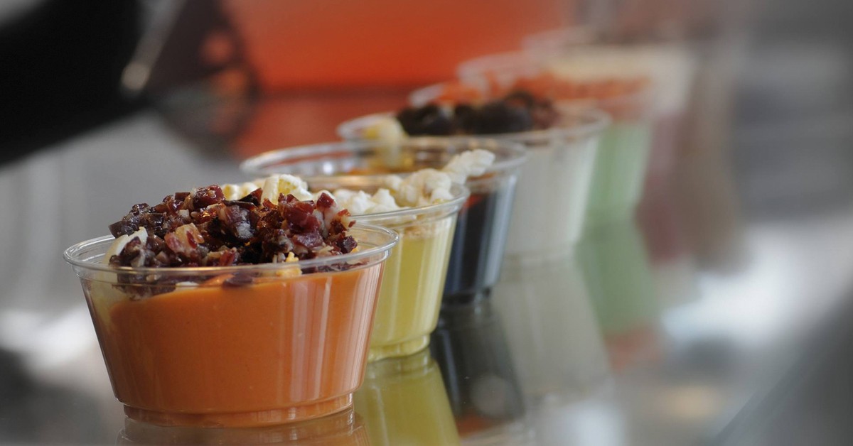 Salmorejos alineados de La Salmoreteca