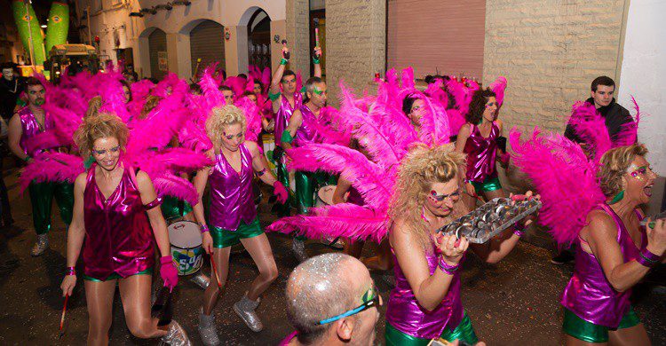 Charanga en las fiestas de un pueblo. Oscar Garriga (iStock)