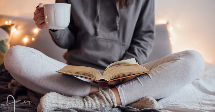 Leyendo en Cuba en verano