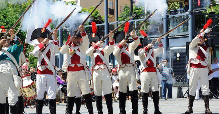 Actos de las fiestas del 2 de mayo de Móstoles (https://www.facebook.com/AyuntamientoMostoles/).