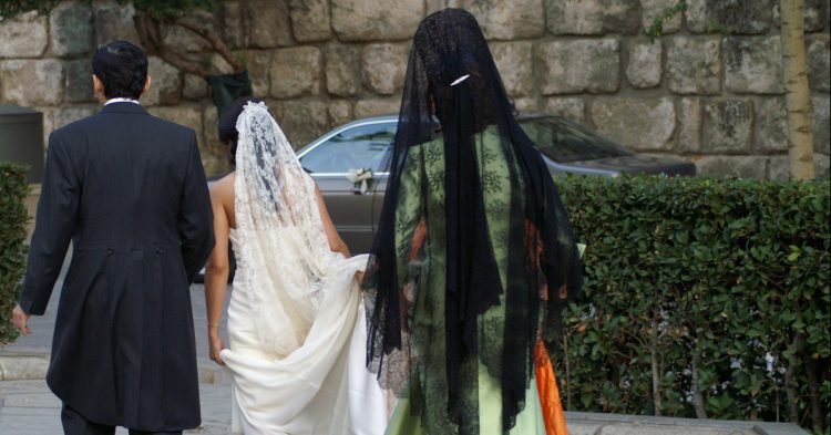 Boda en Andalucía con mantilla. Marcoc (iStock)