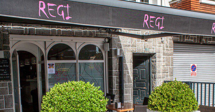 Entrada a Regi Taberna (http://www.regitaberna.com/)