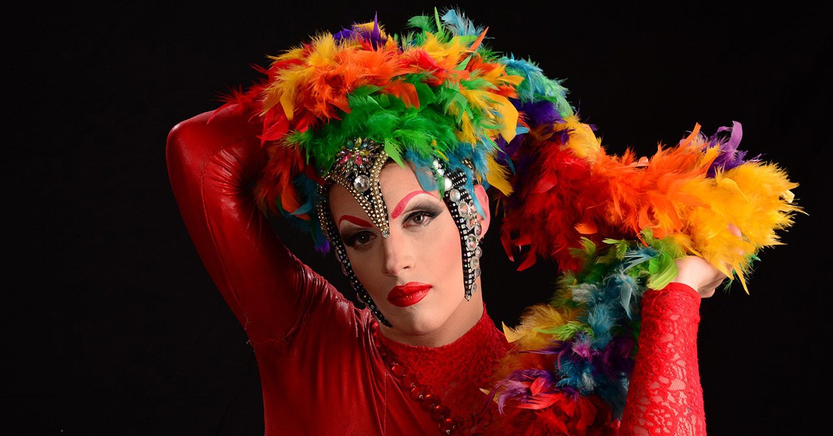 Un transexual vestido para un espectáculo