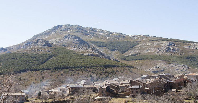 Disfruta dle pueblo Valverde de los Arroyos(Istock)