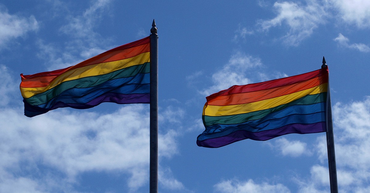 Dos banderas LGBT