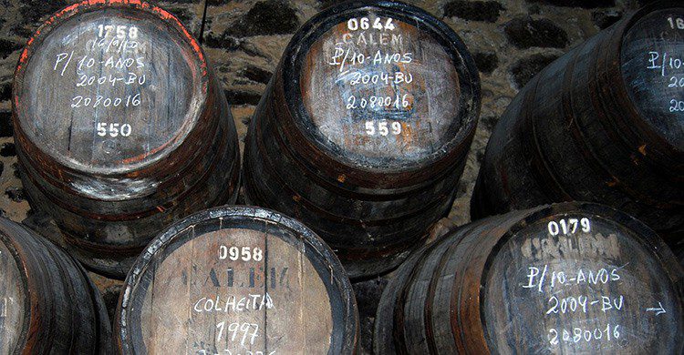 Irte a visitar bodegas siempre es buena excusa para beber. (Pixabay)