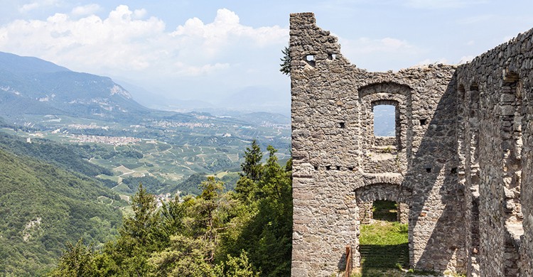 Ruinas de un castillo abandonado en Italia