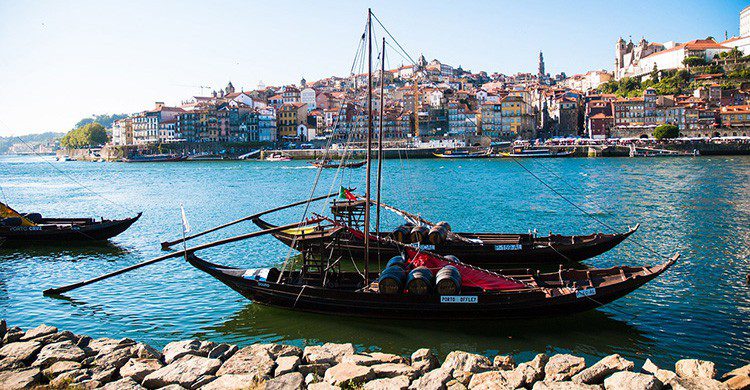 Visitar Oporto desde el río Duero es una maravilla que merece la pena ver. (Pixabay)