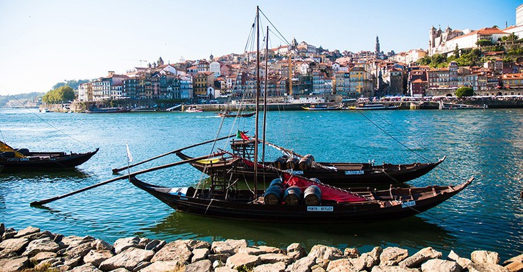 Visitar Oporto desde el río Duero es una maravilla que merece la pena ver. (Pixabay)